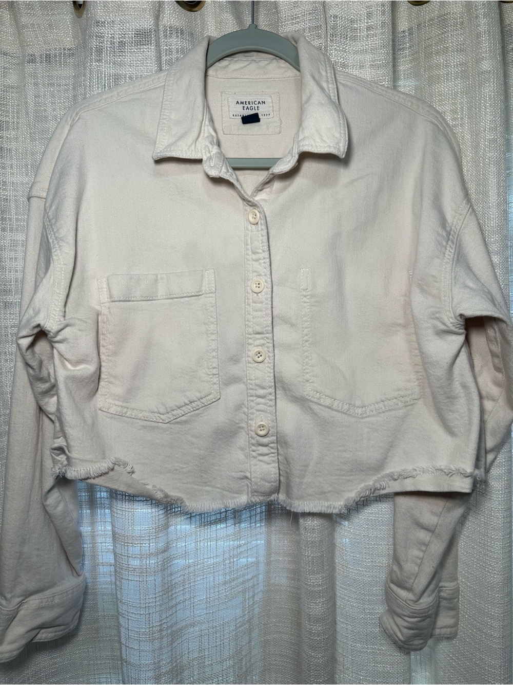 American Eagle Outfitters Cropped Button-Up Jacket in Light Beige